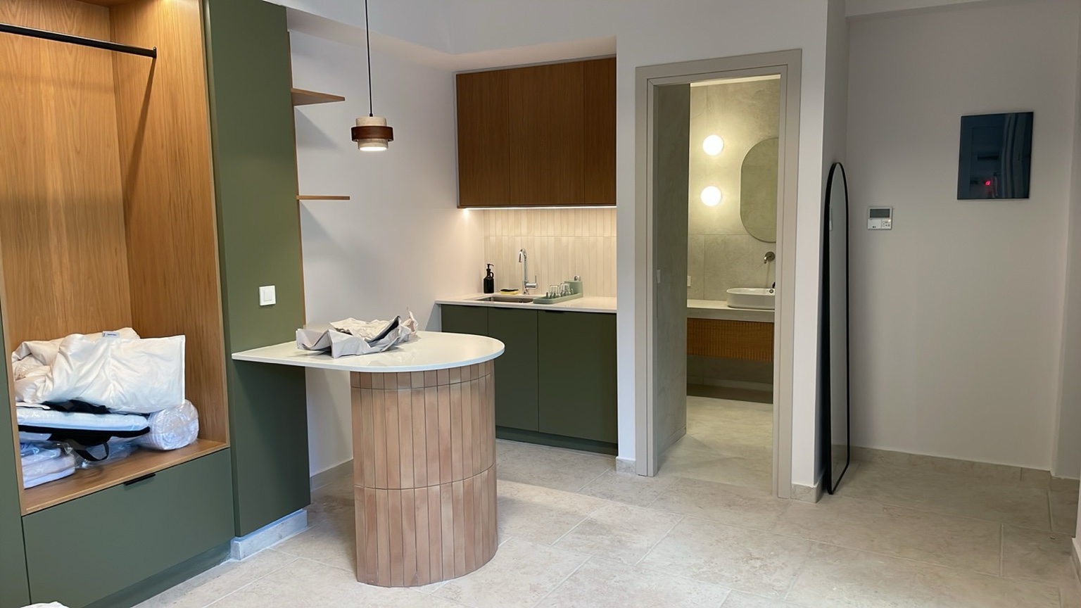Olive apartment kitchen and breakfast bar